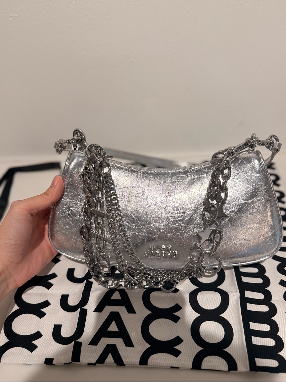 NWT Marc Jacobs crinkle shoulder bag with chain charm- silver (LAST ONE!) - Picture 5 of 10
